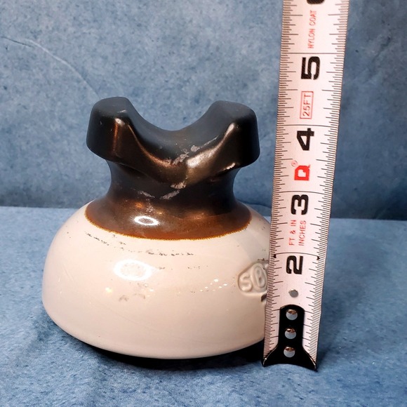 Vintage SBT Ohio Brass Co. Two-Tone Brown & White Porcelain Saddle Insulator - Picture 10 of 10